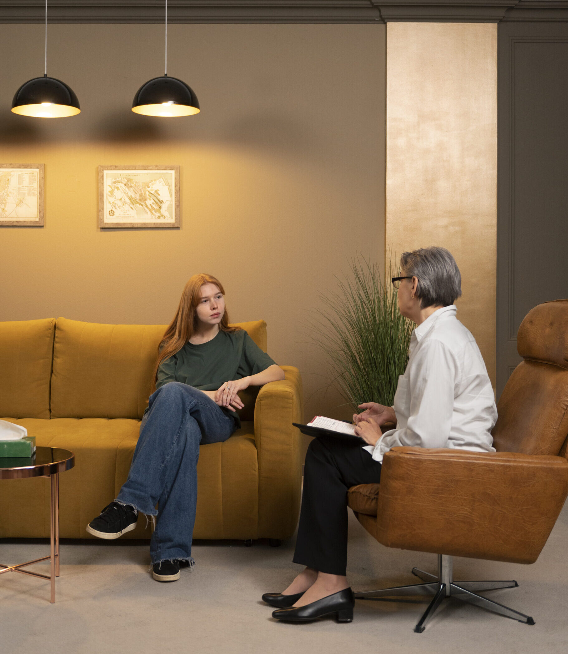 authentic scene young person undergoing psychological therapy (1)